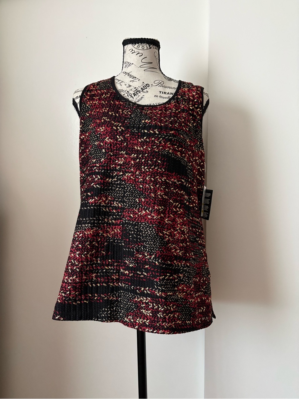 Kasper Black & Burgundy Sleeveless Knit Tank